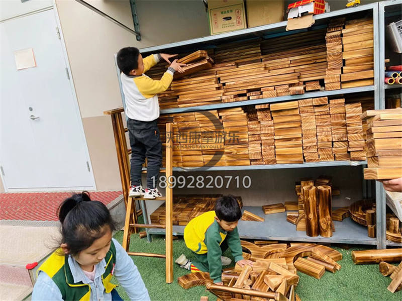 幼兒園戶外建構(gòu)碳化積木