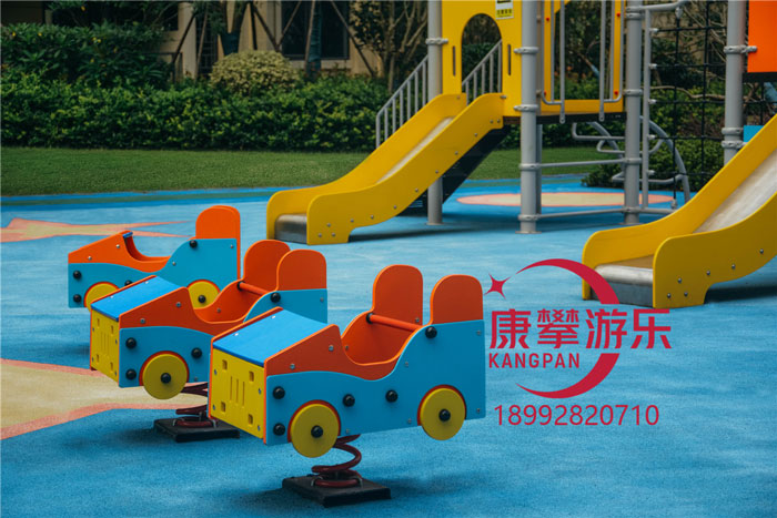 幼兒園戶外滑梯